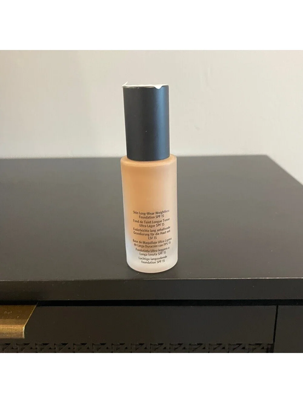 Bobbi Brown Skin Long-Wear Weightless Foundation SPF 15 - Full Cover Oil-Free